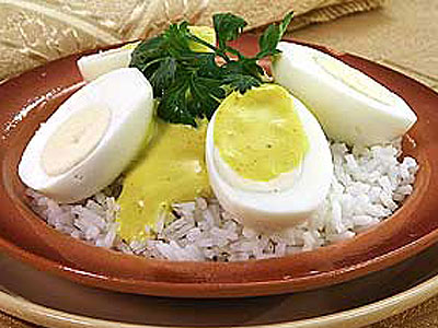 Яйца с рисом и соусом карри